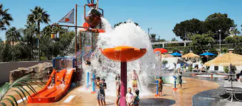 Howard Johnson by Wyndham Anaheim Hotel and Water Playground