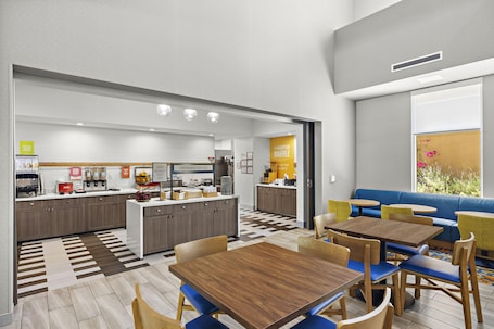 Hampton Inn & Suites Los Angeles/Hollywood