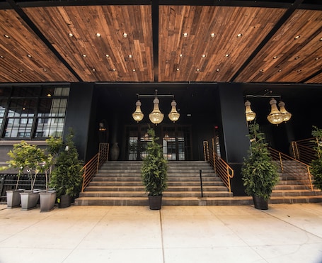 Sela V Hotel