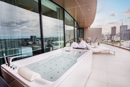 Valia Bangkok Sukhumvit 24 by Kingston Hotels